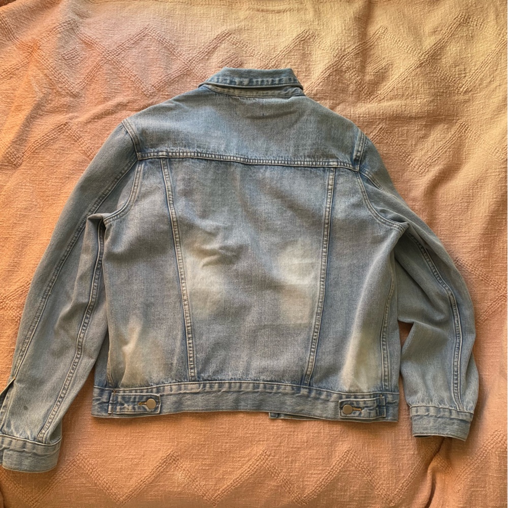 Classic Lulus Jean Jacket - Picture 2 of 3